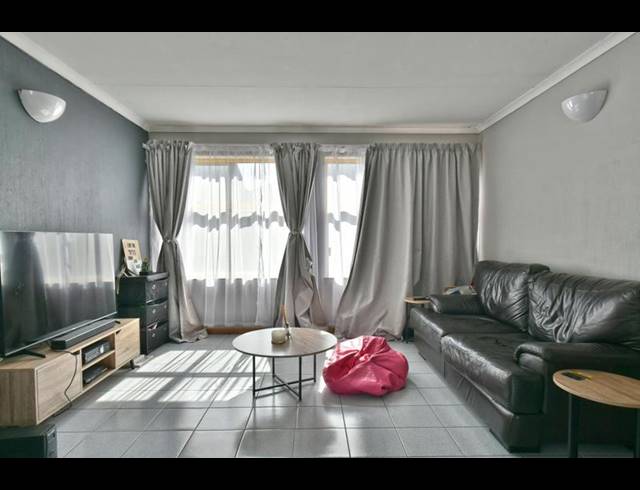 1 BEDROOM APARTMENT FOR SALE IN GLENANDA